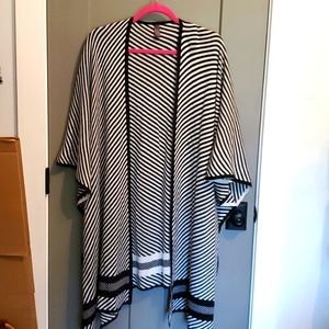 Lane Bryant PLUS SIZE Poncho / Shrug